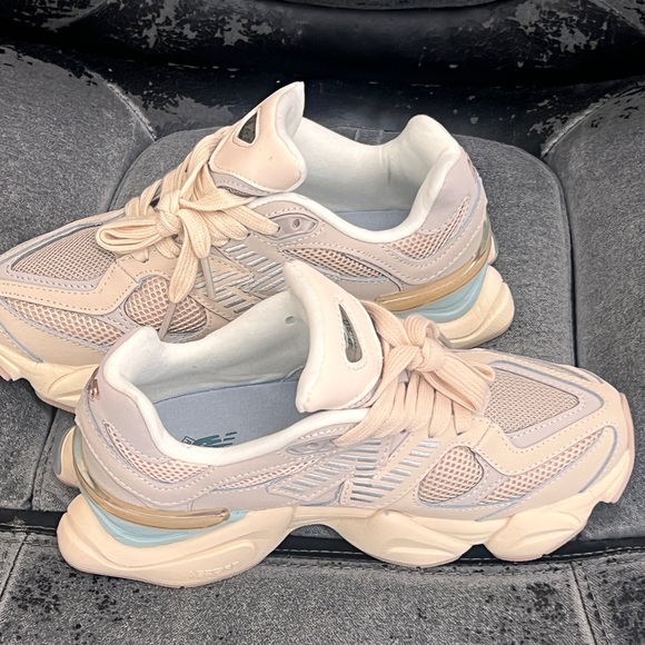 WOMEN’S New Balance 9060 Ivory Cream Pink Sand - Picture 7 of 10